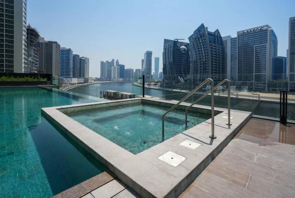 Appartement Glamorous 2 Bedroom I Panoramic Views - Business Bay I Free Wi-fi, Parking, Gym And Pool I By Meerak *