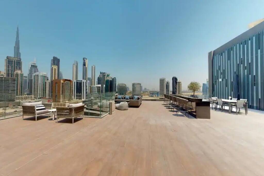 Glamorous 2 Bedroom I Panoramic Views - Business Bay I Free Wi-fi, Parking, Gym And Pool I By Meerak