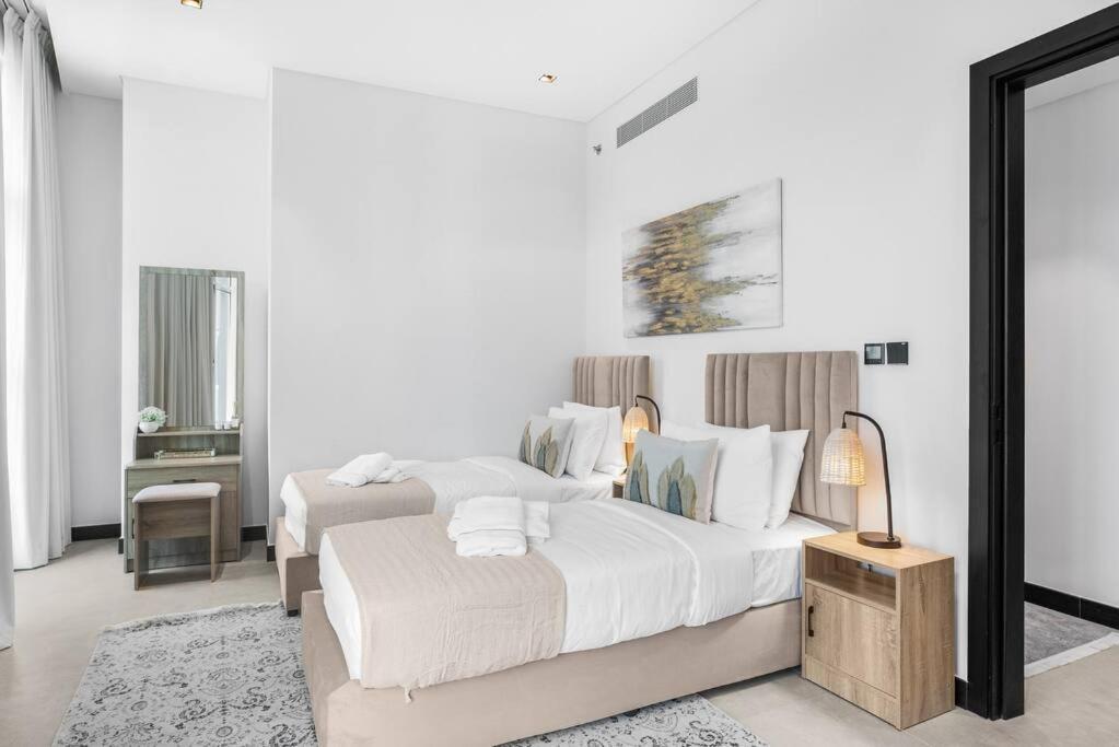 Glamorous 2 Bedroom I Panoramic Views - Business Bay I Free Wi-fi, Parking, Gym And Pool I By Meerak