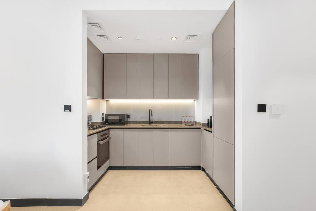 Glamorous 2 Bedroom I Panoramic Views - Business Bay I Free Wi-fi, Parking, Gym And Pool I By Meerak Appartement Dubaï