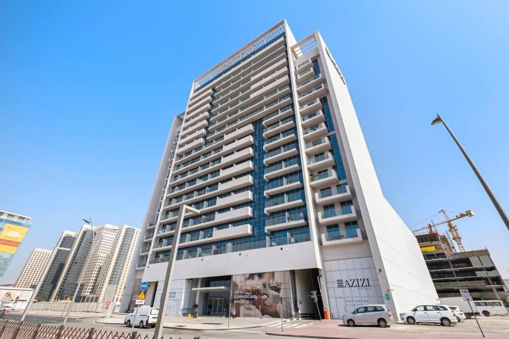 Upmarket With A Pool, Gym & Private Balcony Dubaï