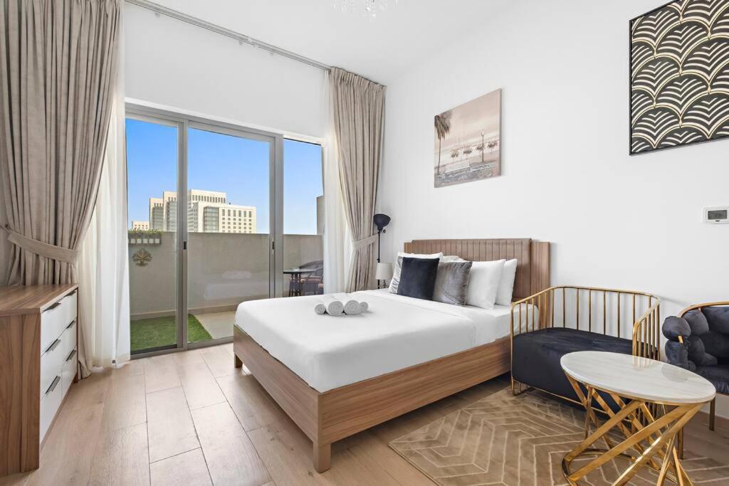 Upmarket With A Pool, Gym & Private Balcony Appartement *