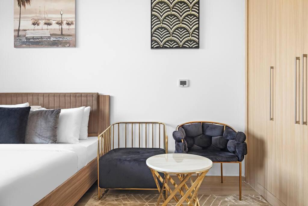 Upmarket With A Pool, Gym & Private Balcony Appartement Dubaï