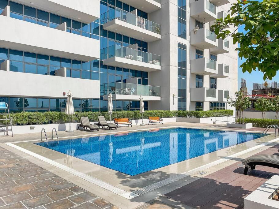 Apartamento Upmarket With A Pool, Gym & Private Balcony *