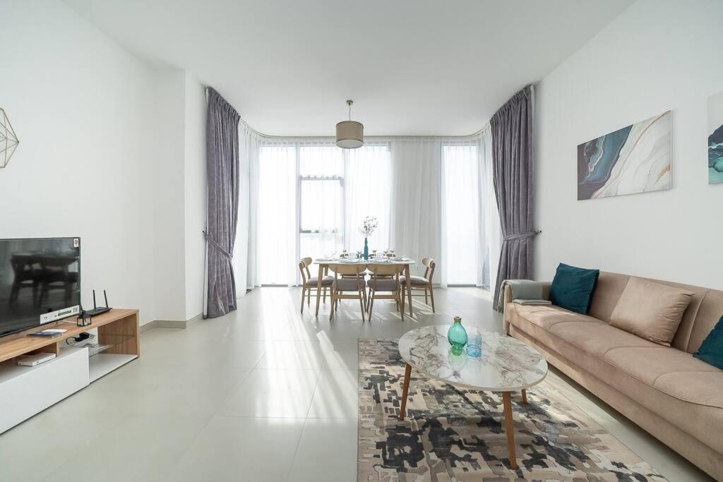 Stonetree - Furnished 2br With Floor-to-ceiling Window Dubai