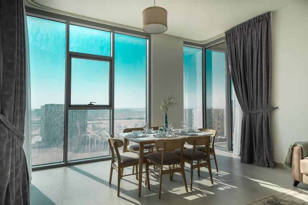 Apartment Stonetree - Furnished 2br With Floor-to-ceiling Window *