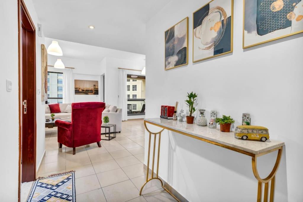 Modern 3br Flat In The Heart Of Jbr *