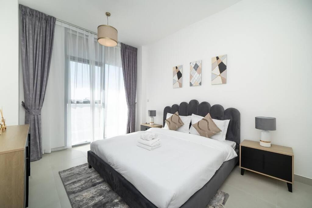 Stonetree - Furnished 2br With Floor-to-ceiling Window