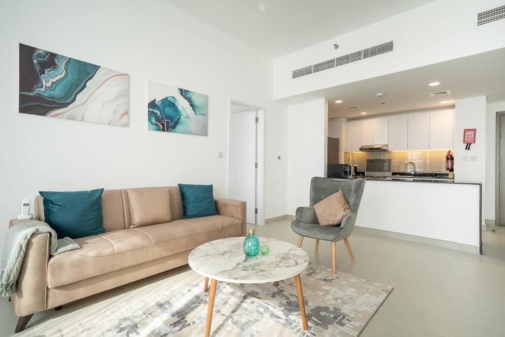 Stonetree - Furnished 2br With Floor-to-ceiling Window Apartment *