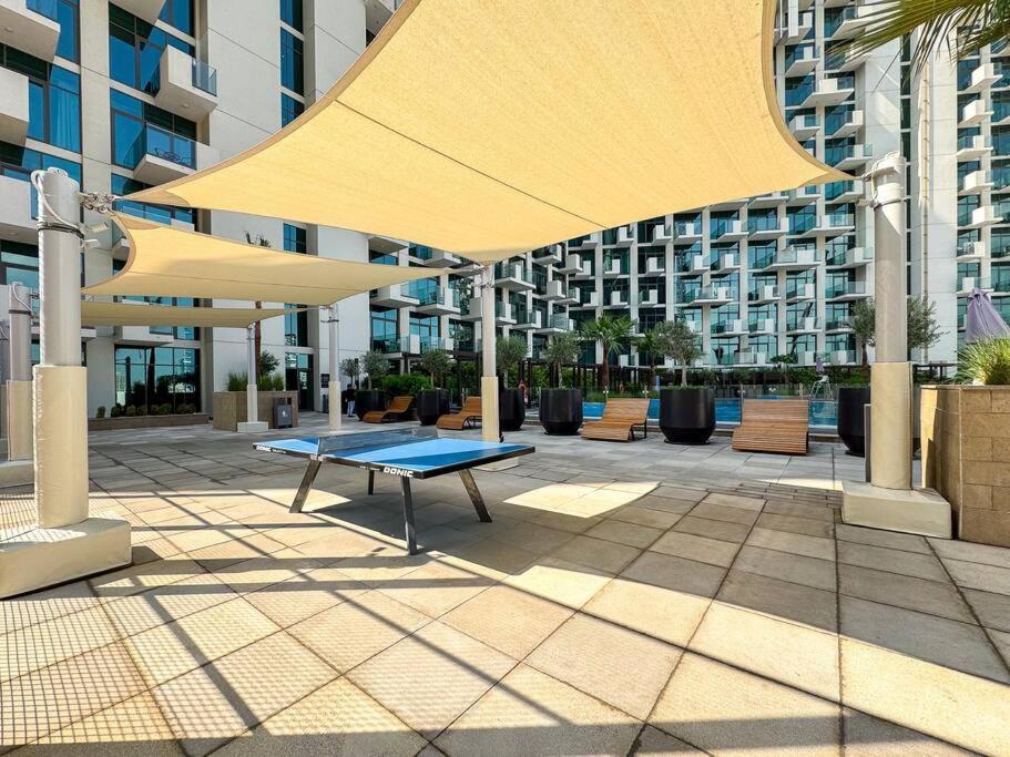 Contemporary Bright Studio Near Downtown Dubai