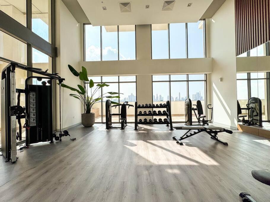 Contemporary Bright Studio Near Downtown