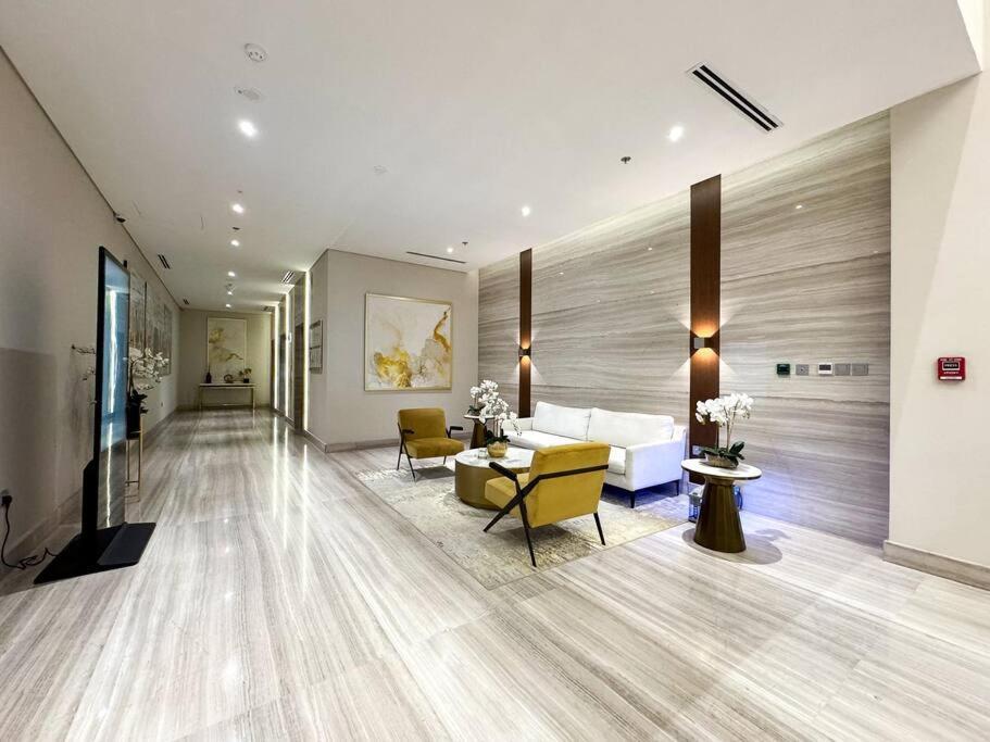 Contemporary Bright Studio Near Downtown *