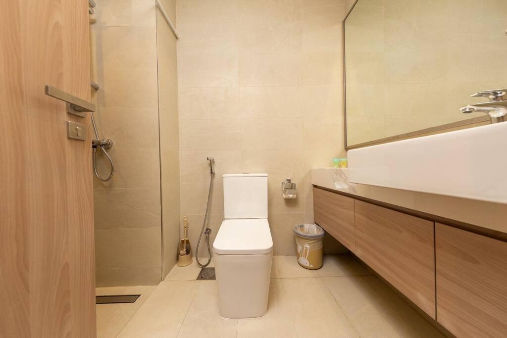 Contemporary Bright Studio Near Downtown Dubai
