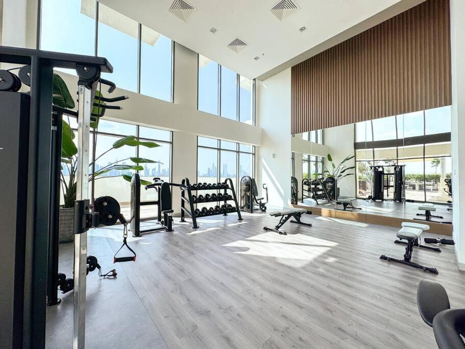 Contemporary Bright Studio Near Downtown *