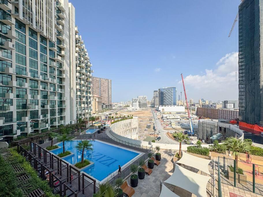 Contemporary Bright Studio Near Downtown