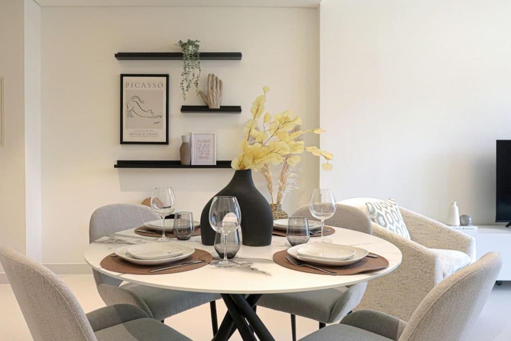Appartement Higuests - Emaar Beachfront Haven With Majestic Marina Views *
