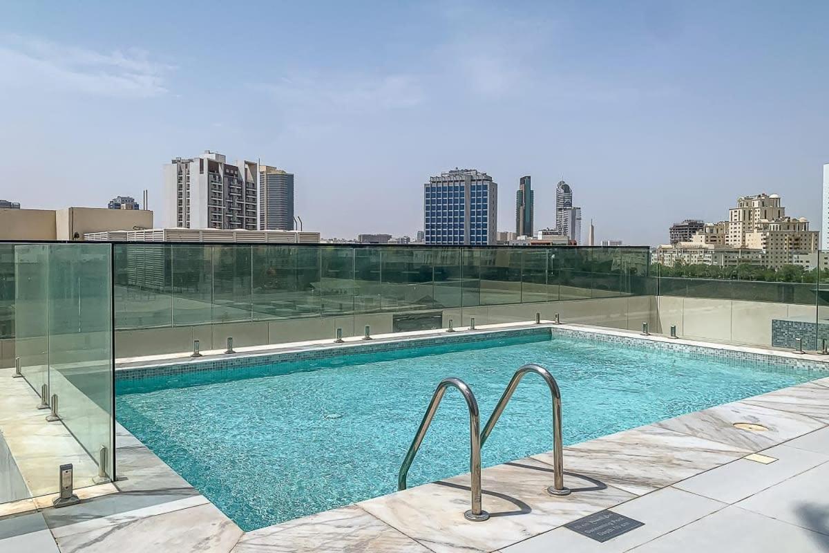 Frank Porter - Regina Tower Apartament Dubai