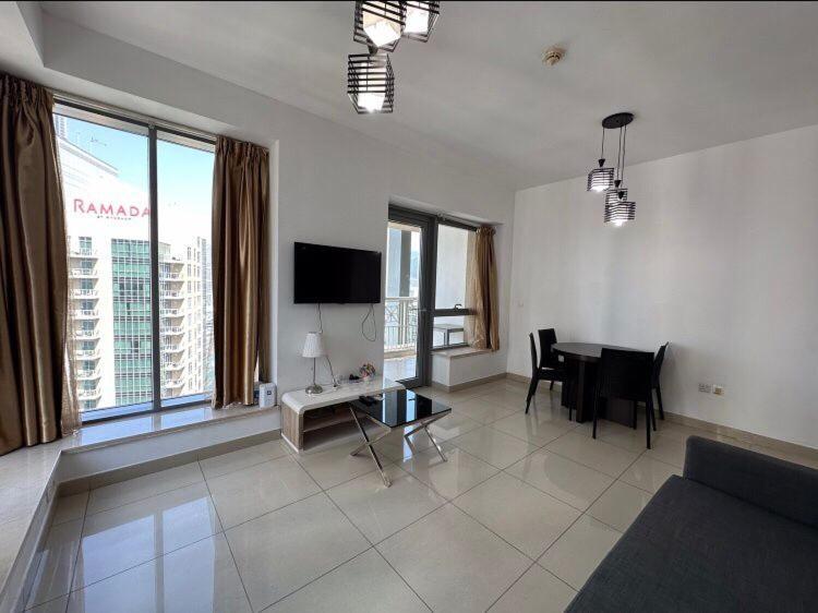Apartment Downtown Studio With Boulevard Views