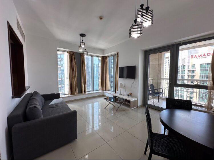 Downtown Studio With Boulevard Views Apartment