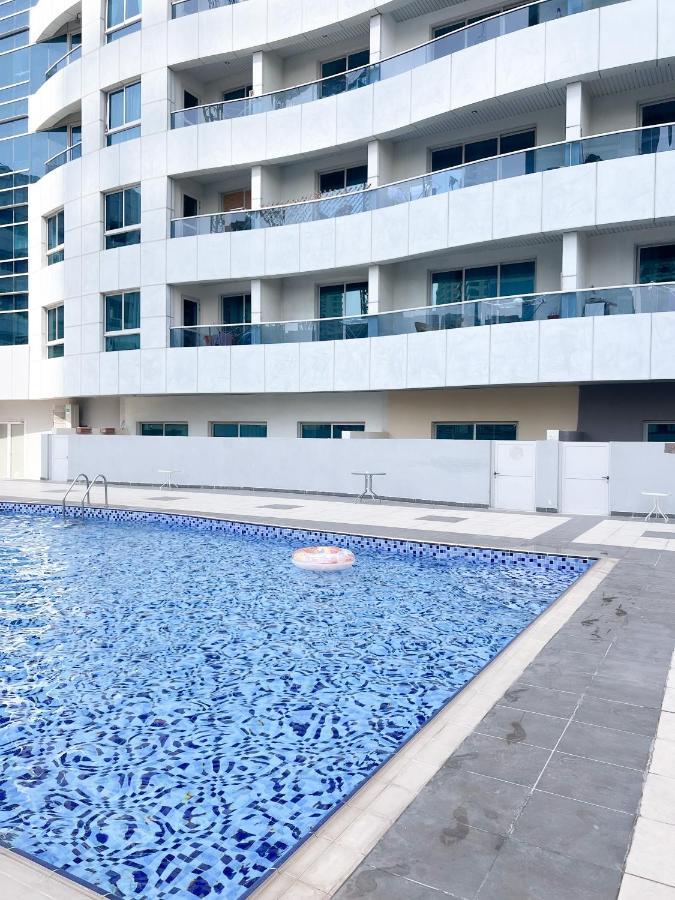 Apartemen Newly Renovated One Bed D2-1215 Dubai