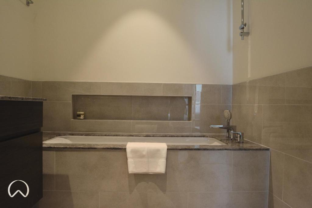 Oraya - Modern 5 Min Walk To Mall & Burj Views Dubaï