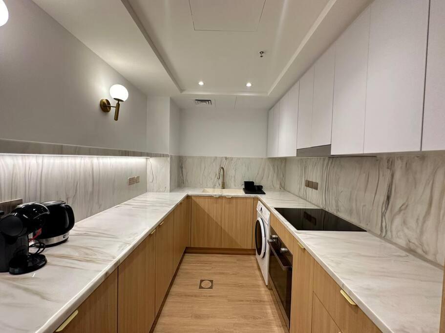 Rh-1br Getaway In Downtown's Desirable Locale