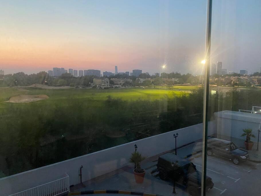 Tranquil Els Golf Course Views * Dubaï