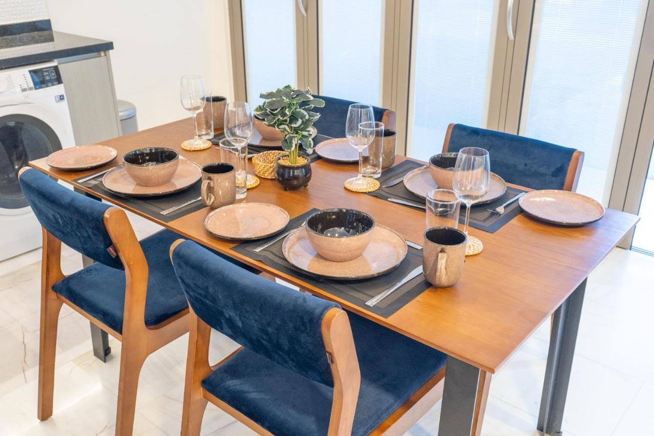 Appartement Heaven Crest Business Bay Canal View - Luxury 2 Bedroom With Free Parking, Wi-fi, Gym And Pool *
