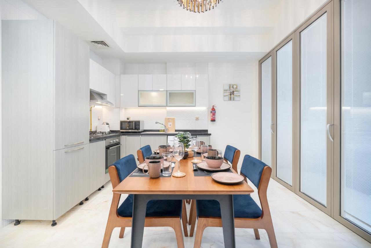 Appartement Heaven Crest Business Bay Canal View - Luxury 2 Bedroom With Free Parking, Wi-fi, Gym And Pool Dubai