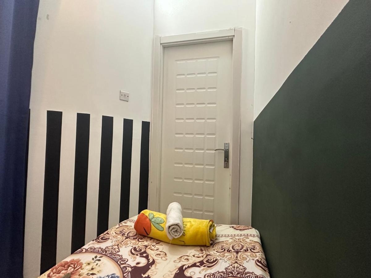 Homestay Private Partition Near Mashreq Metro *