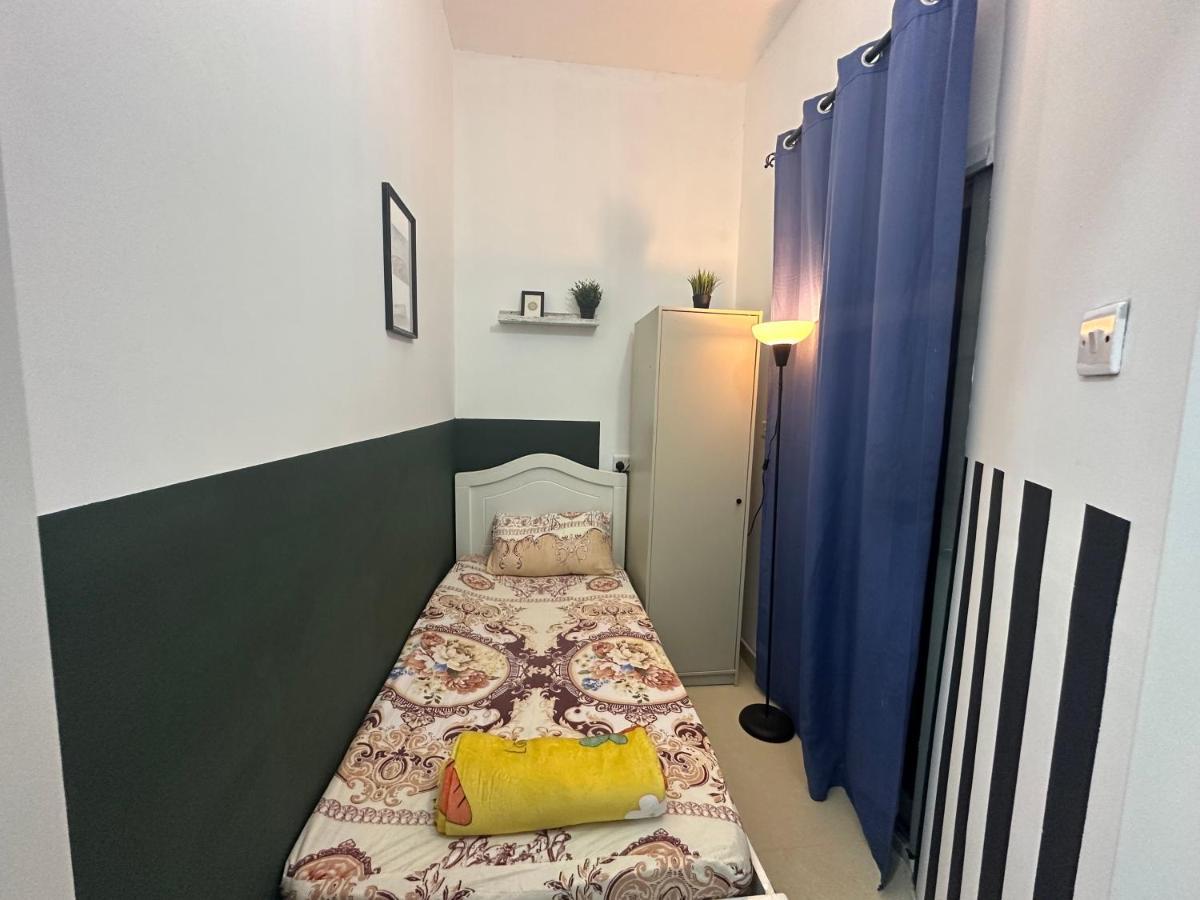 Private Partition Near Mashreq Metro Homestay
