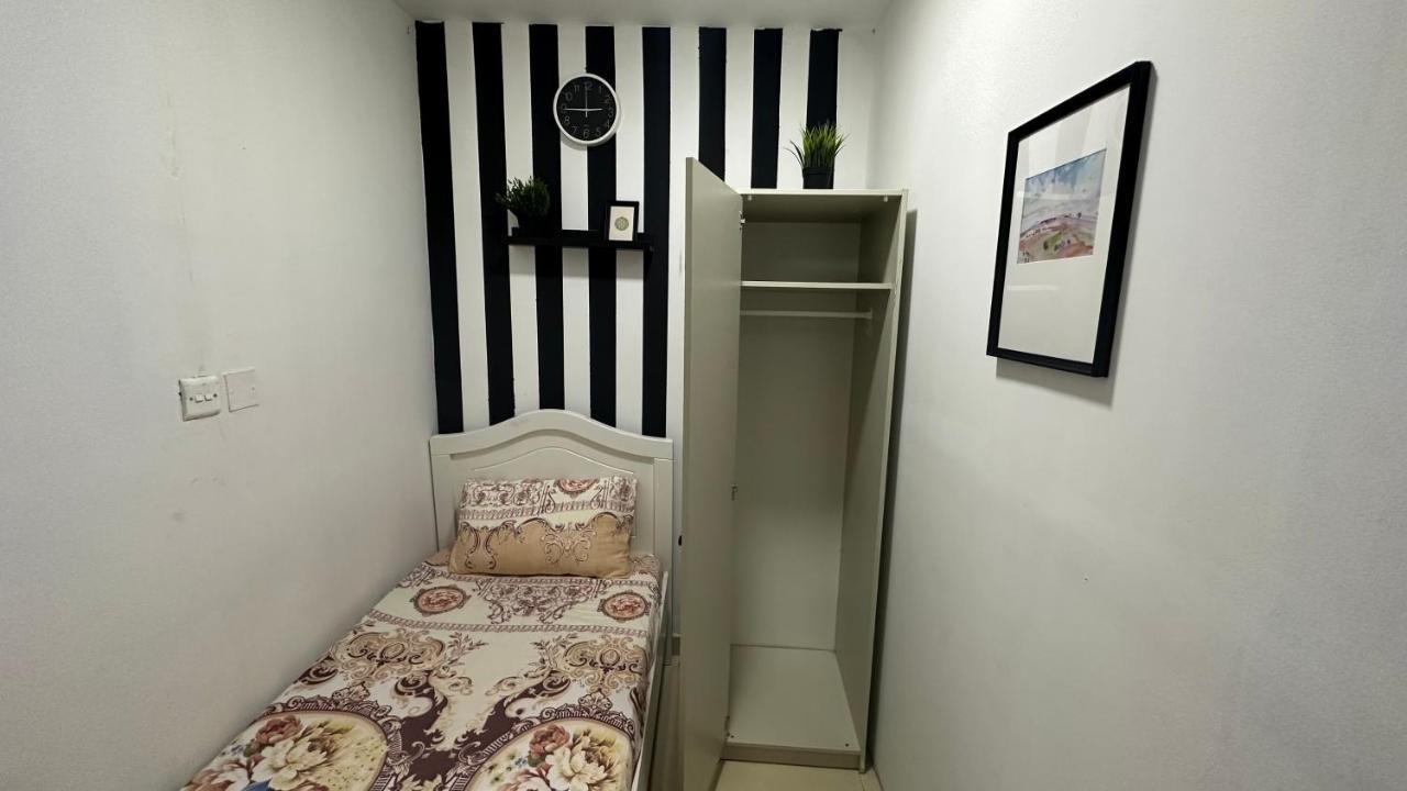 Solo Partition In Al Barsha 1 Near Mashreq Metro Séjour chez l'habitant