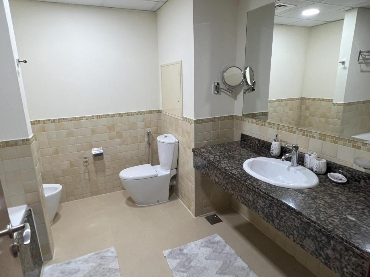 Cozynest - 3br Beachfront Apt, Jbr Apartament *