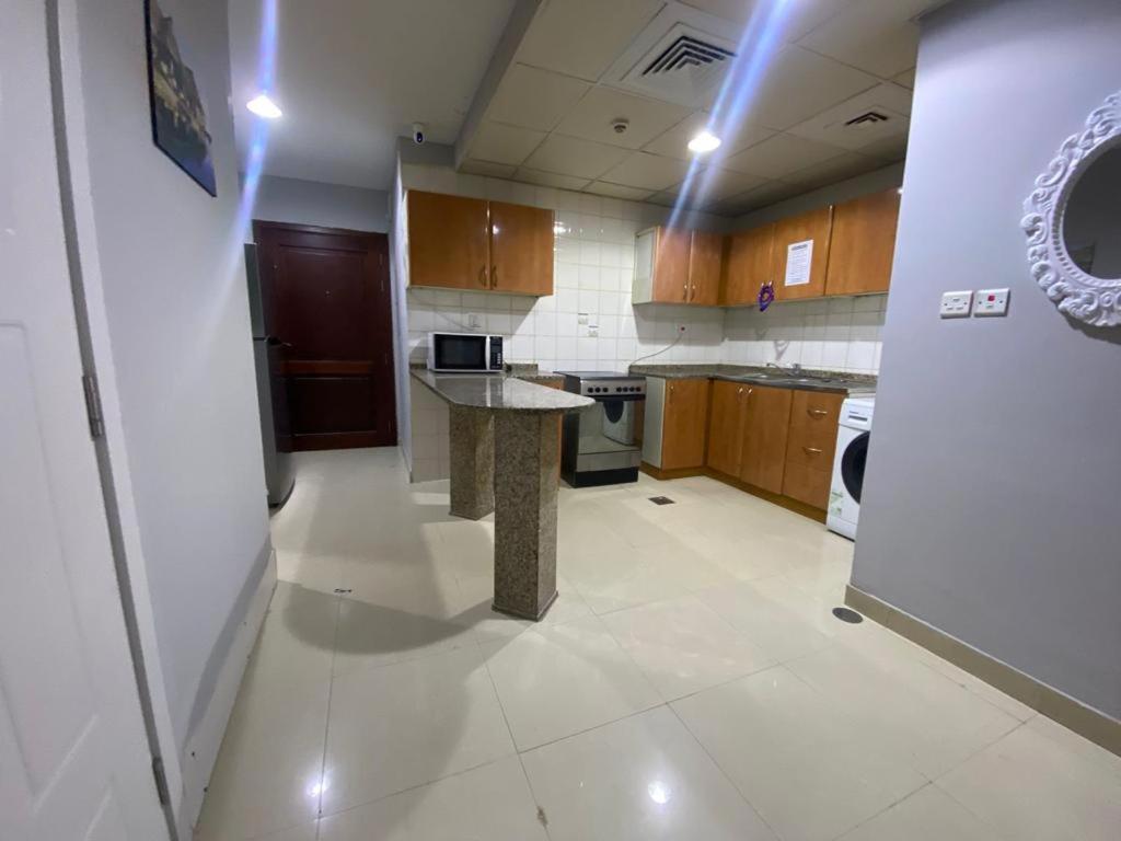 Short Partition In Al Barsha 1 Near Mashreq Metro Privatunterkunft *