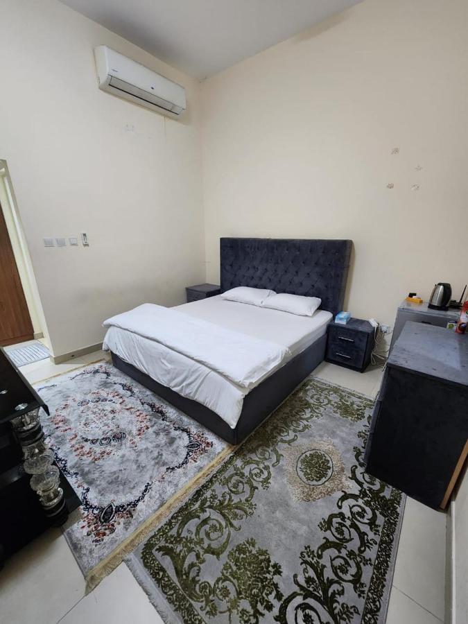Couple With Attached Bathroom Dubaï