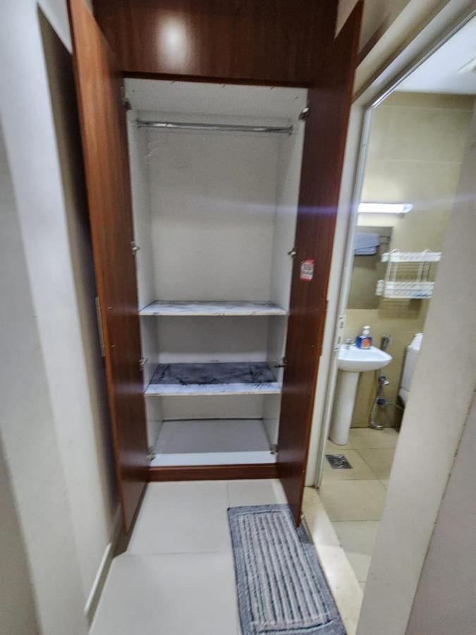 Couple With Attached Bathroom * Dubaï