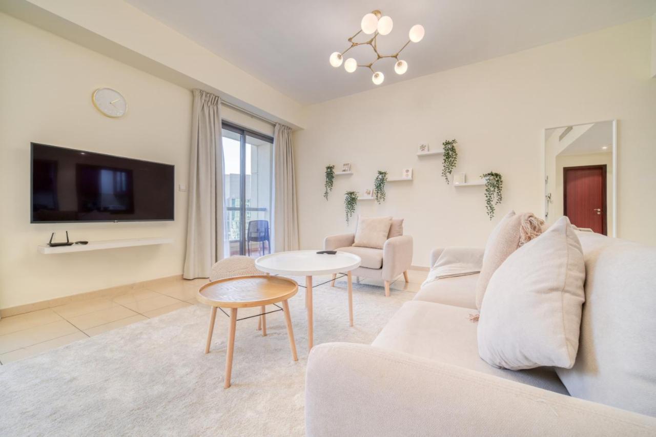 Rimal 1 - Jumeirah - Mint Apartment