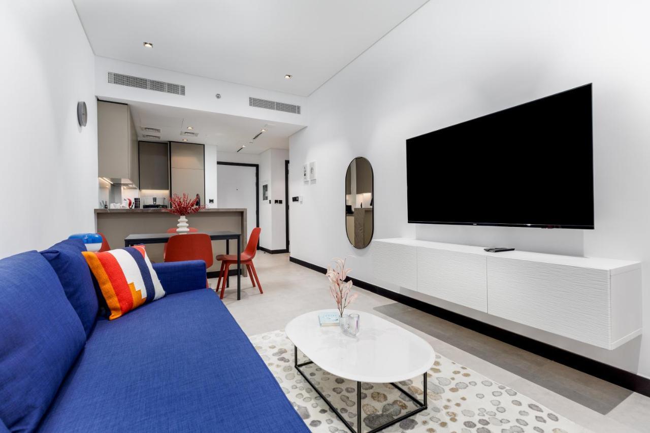 Waves Homes - Premium 1br Overlooking Burj Khalifa Apartment Dubai