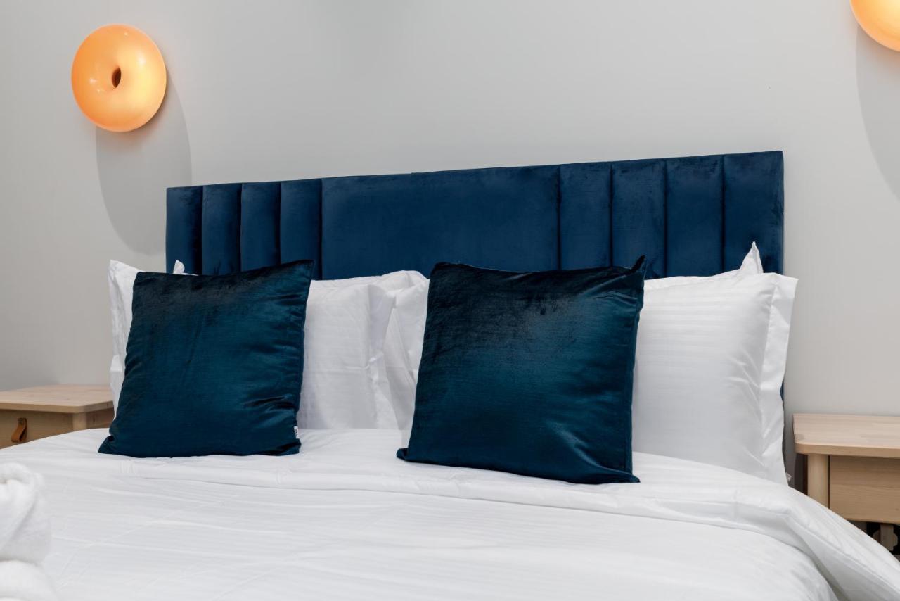 Waves Homes - Premium 1br Overlooking Burj Khalifa Apartment