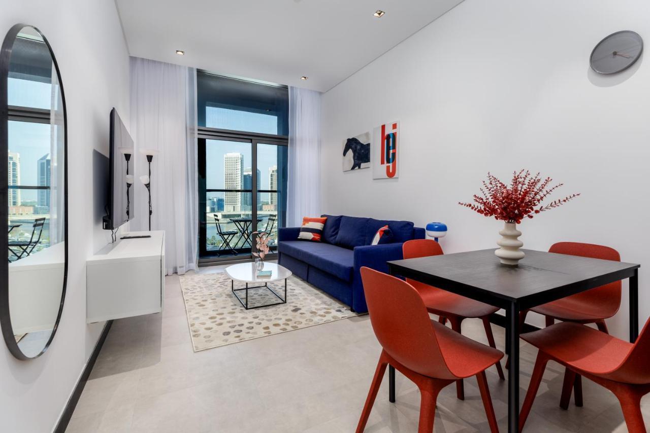 Waves Homes - Premium 1br Overlooking Burj Khalifa Apartment