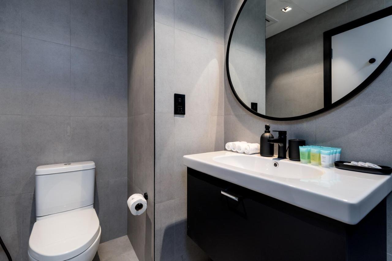 Waves Homes - Premium 1br Overlooking Burj Khalifa Apartment Dubai