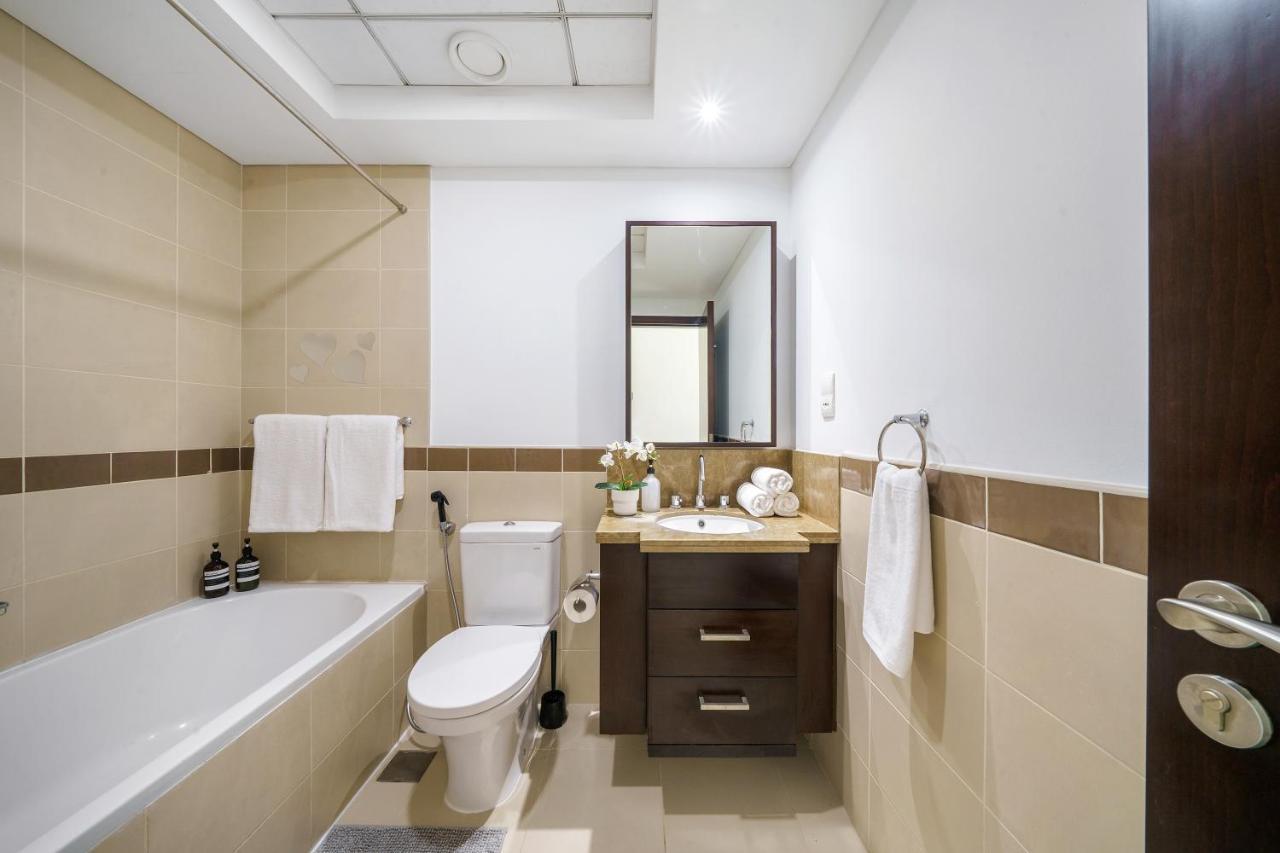 Cute 1 Bedroom - Walk To Opera, Mall & Burj Khalifa Apartemen Dubai