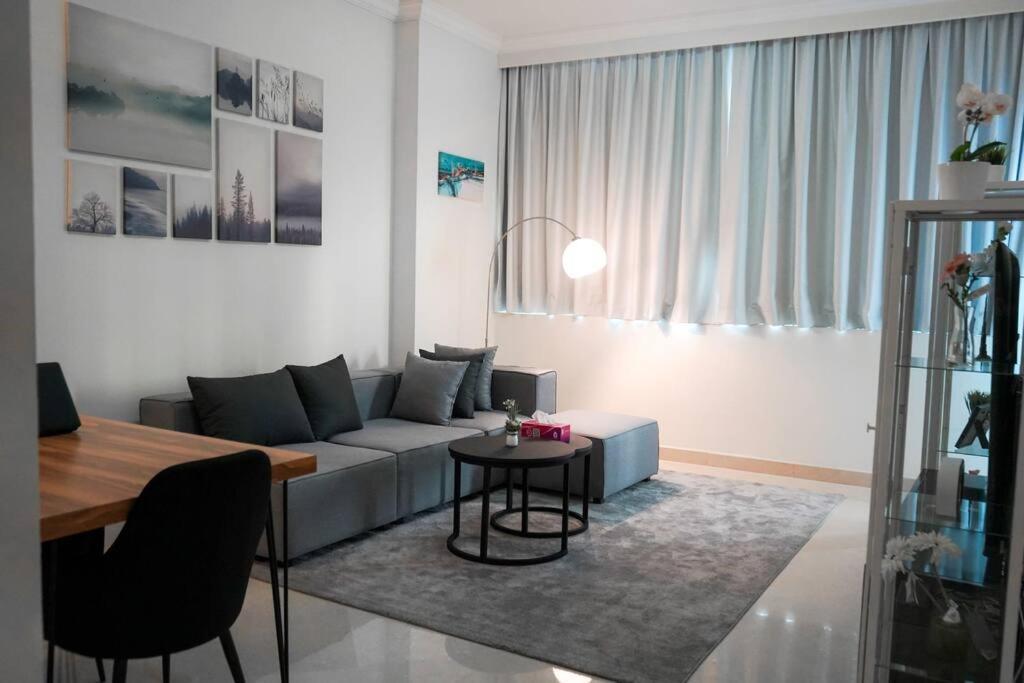 Apartamento Step Into Serenity - Discover Modern Living In 1br With Panoramic Views In Marina Near Jbr Walk, And Bla Bla Club Dubái