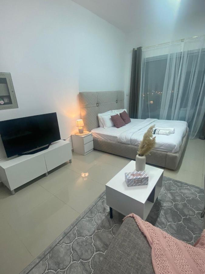Spacious In Marina With Balcony * Dubái