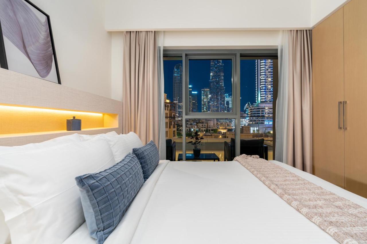 Full Burj Khalifa Views / 5 Min Walk From Mall / Designer Choice / 6 People / New Building Appartement Dubai