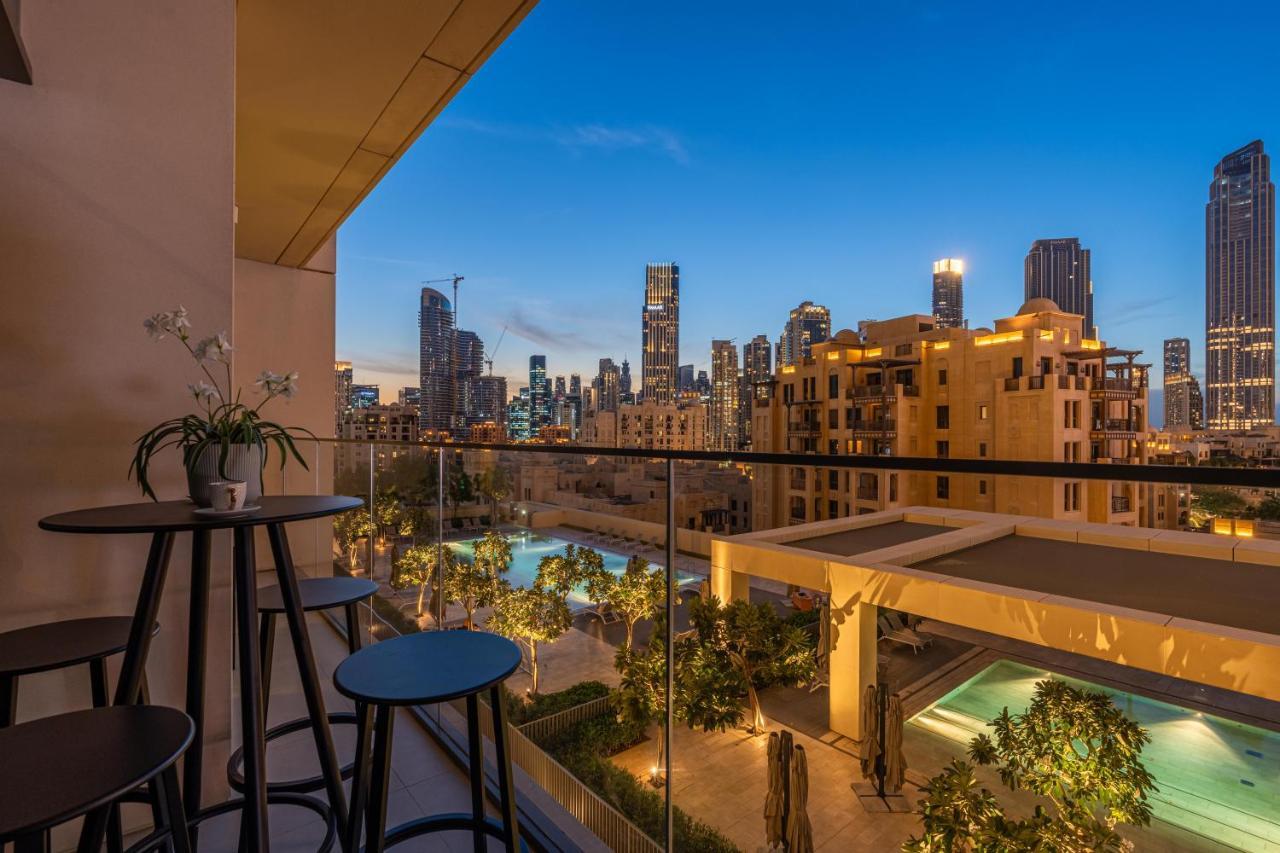 Full Burj Khalifa Views / 5 Min Walk From Mall / Designer Choice / 6 People / New Building Appartement *