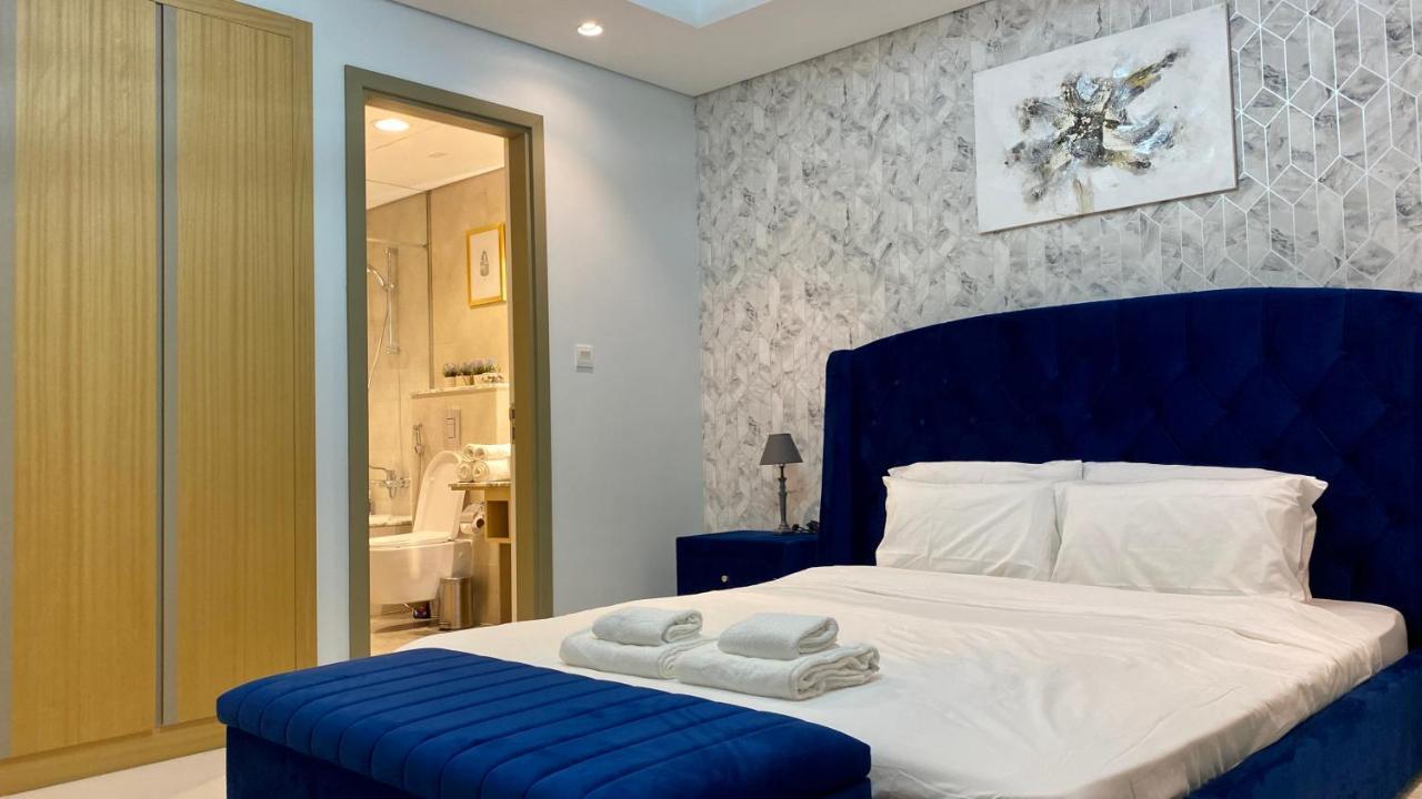 Magical Rooftop Pool In Downtown With Burj Khalifa & Sea View! Apartment Dubai
