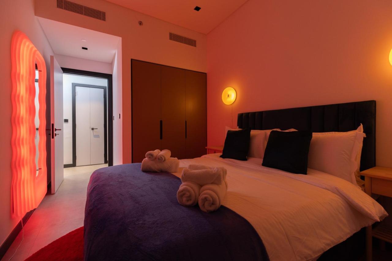 Waves Homes - Premium 1br Overlooking Burj Khalifa Apartment *