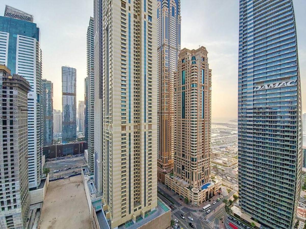 Marina Arcade - Neat Two Bedroom Appartement Dubaï