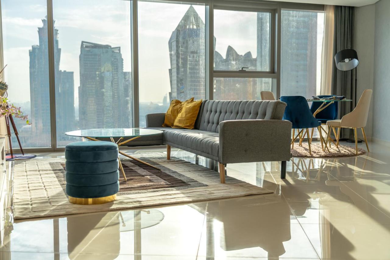 Magical Rooftop Pool In Downtown With Burj Khalifa & Sea View! Apartment Dubai